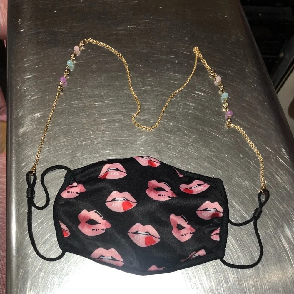 NWT Face Mask Chain holder with Mask
